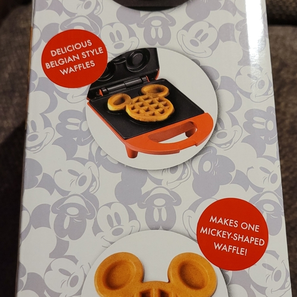 Disney Mickey Mouse Red Waffle Maker Non-stick Mickey Shaped Belgium NIB - Picture 7 of 11
